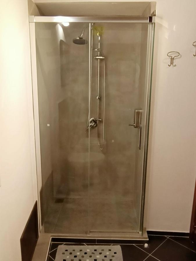 Deluxe Room (2 Adults + 1 Child),1064902951:JPEG